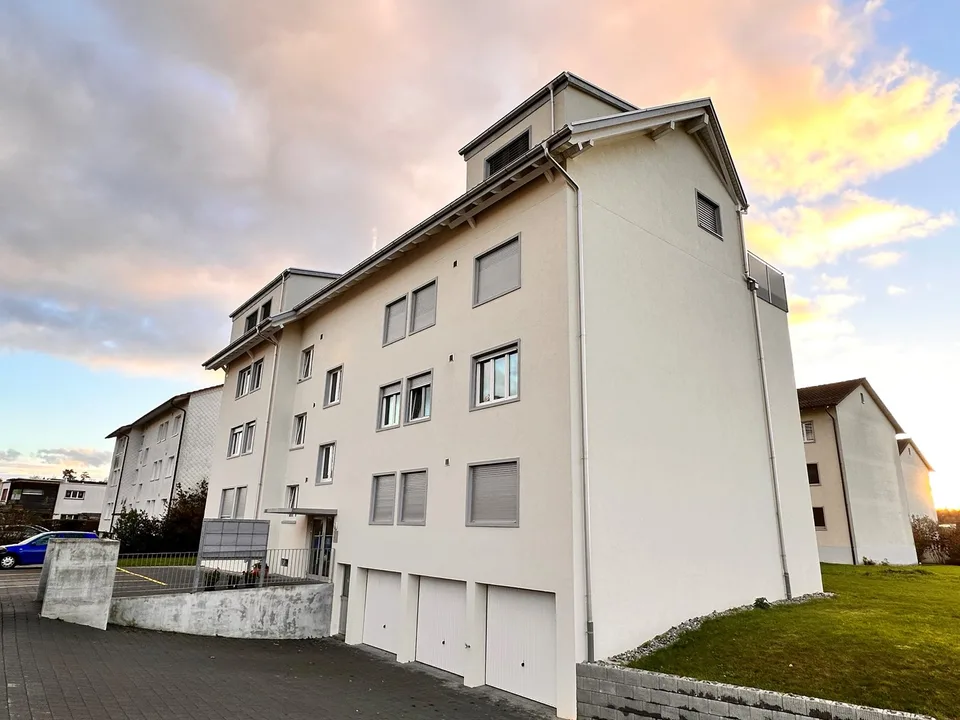 Modern ausgestatte 4-Zimmerwohnung an ruhiger Lage zu vermieten