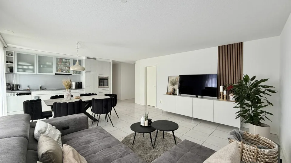 Schöne 3.5 Zimmer Wohnung an guter Lage – Foto 2 von 12