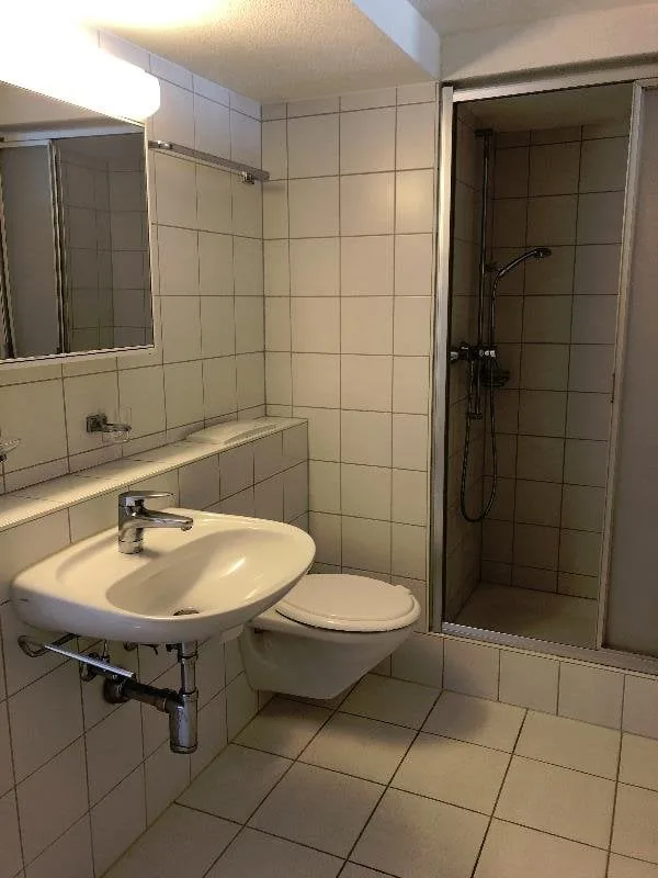 Grosse 2 1/2 Zi Whg im HEG, Wohnküche und grossem Entrée.