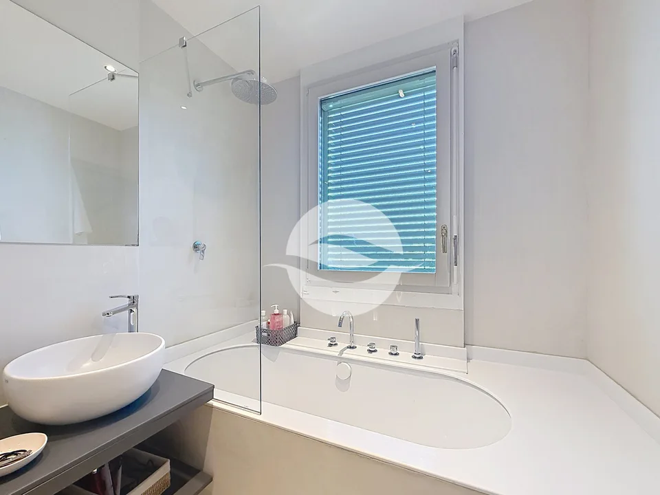 Sublimes Apartment, geräumig mit Blick auf den See und den Springbrunnen! – Foto 11 von 12