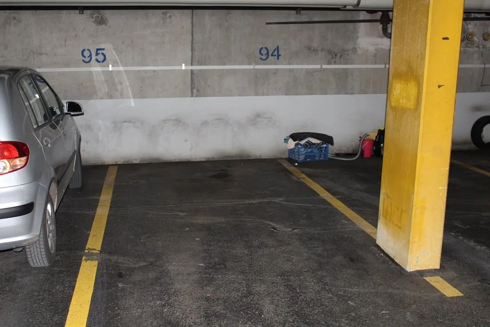Place de parking à louer à Bolligen ! – photo 2 sur 2