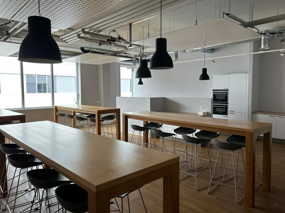 Spazio polivalente di 700 m² in affitto | Uffici & Attività Industriale Leggera | Meyrin – foto 5 di 8