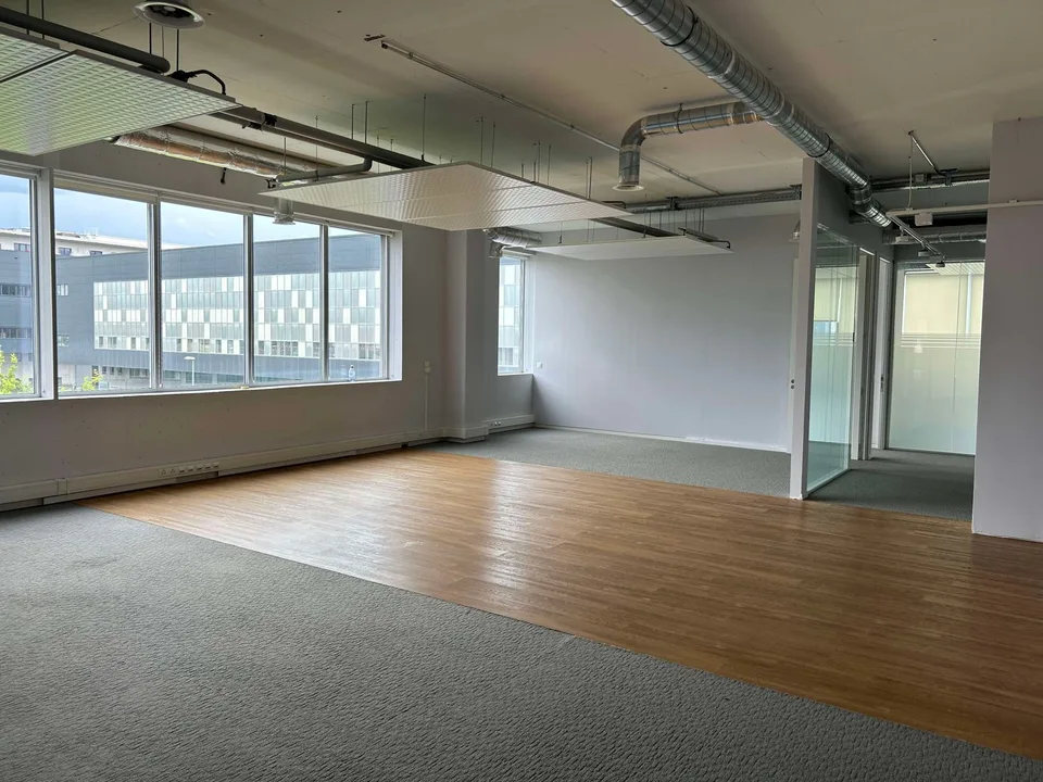 Spazio polivalente di 700 m² in affitto | Uffici & Attività Industriale Leggera | Meyrin – foto 4 di 8
