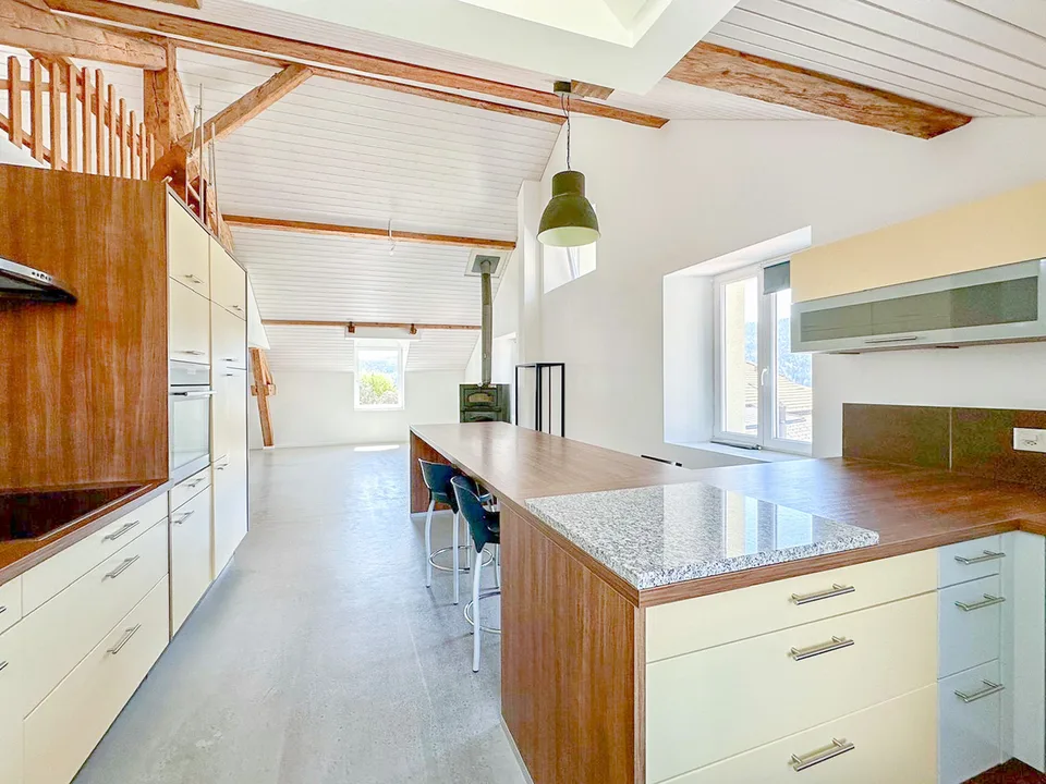 Appartement de 2.5 pièces d'env. 130 m2 au dernier étage