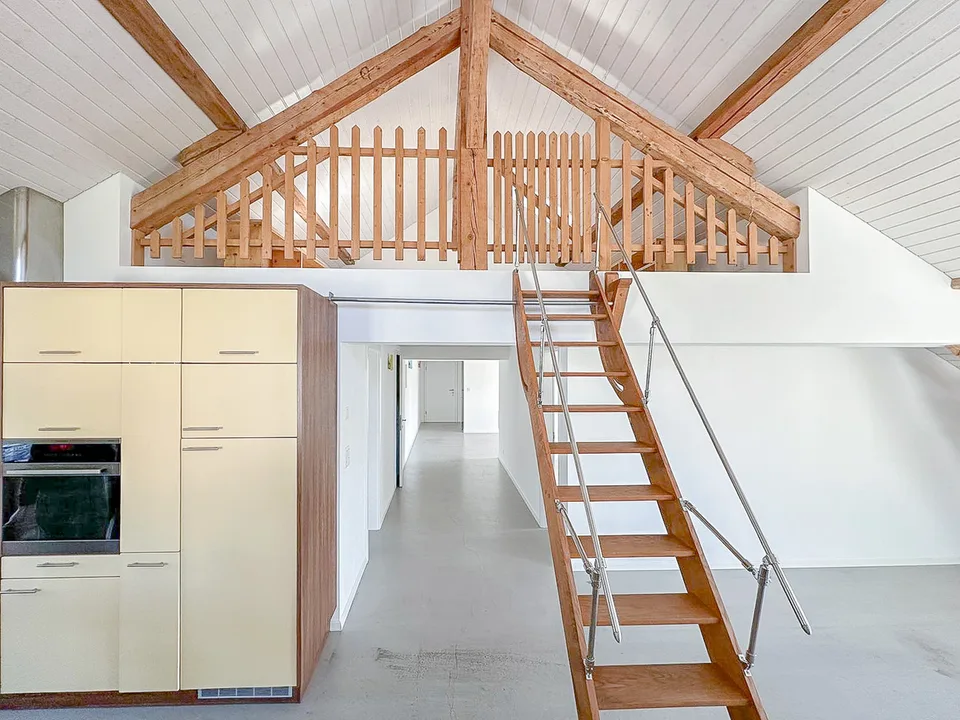 Appartement de 2.5 pièces d'env. 130 m2 au dernier étage