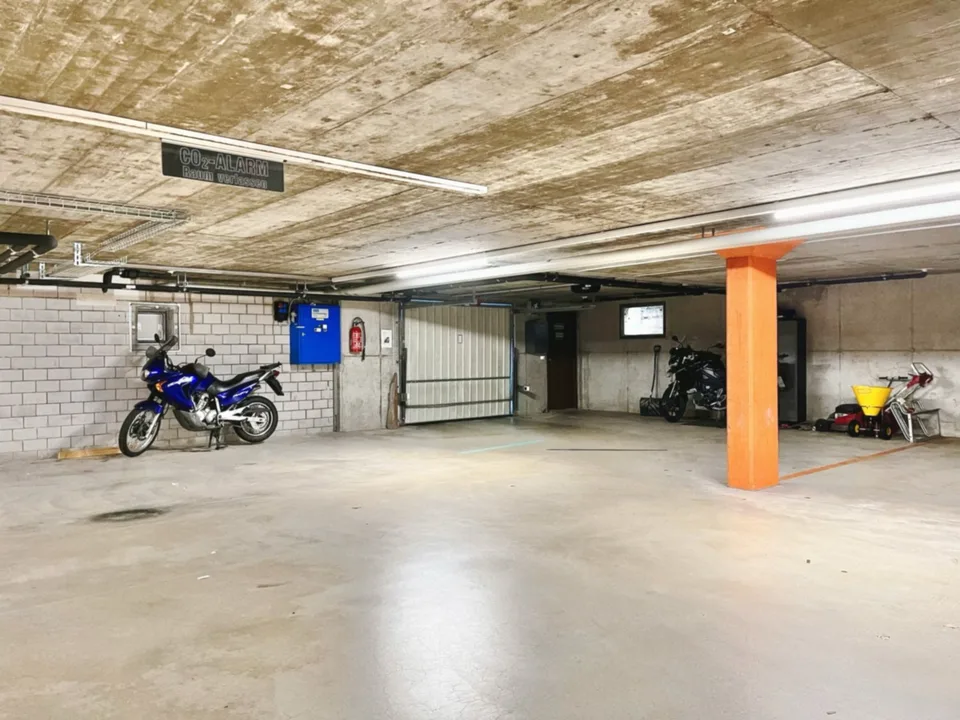 Tiefgaragenplatz direkt beim Coop – Foto 2 von 3