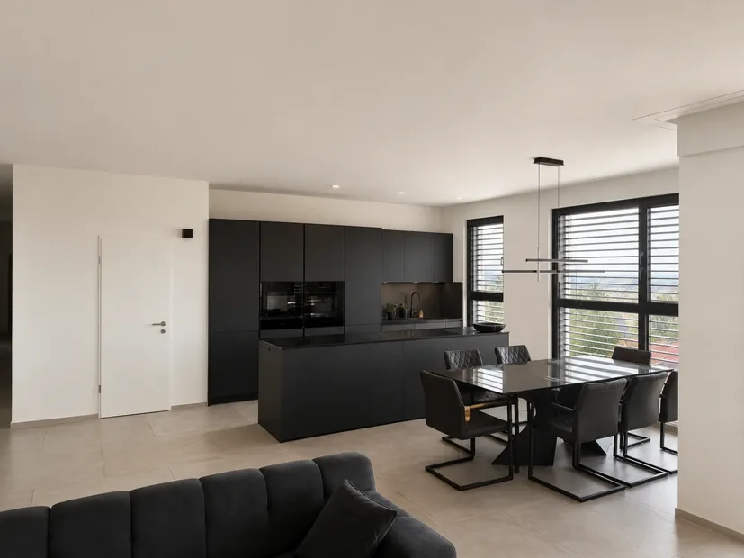Exklusive 5.5-Zimmer-Wohnung mit beeindruckendem 180°-Panoramablick – Foto 4 von 10
