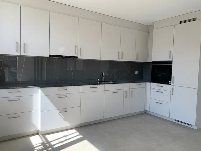 High-quality 3.5-room new apartment directly at the train station