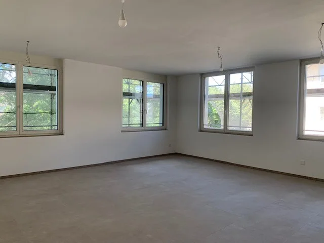 Newly built 3.5-room apartment directly at the train station