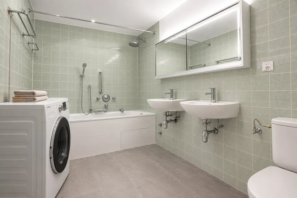 RARE: unique 4.5 room apartment in a private residence/spacieux 4.5 pièces dans une résidence privée