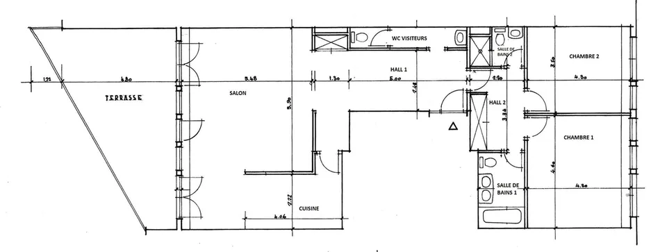 RARE: unique 4.5 room apartment in a private residence/spacieux 4.5 pièces dans une résidence privée