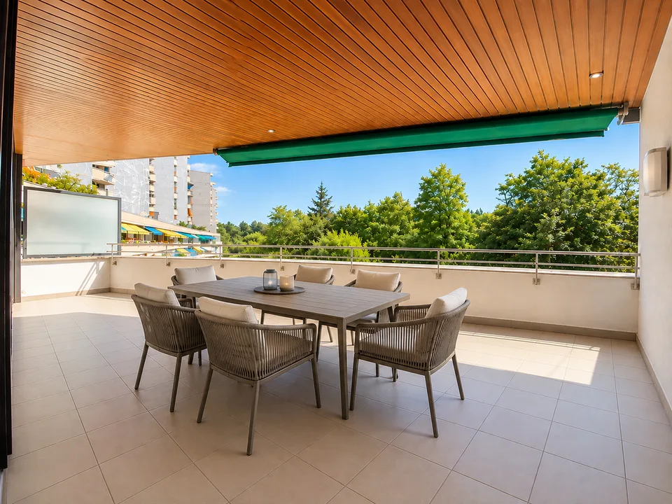 RARE: unique 4.5 room apartment in a private residence/spacieux 4.5 pièces dans une résidence privée