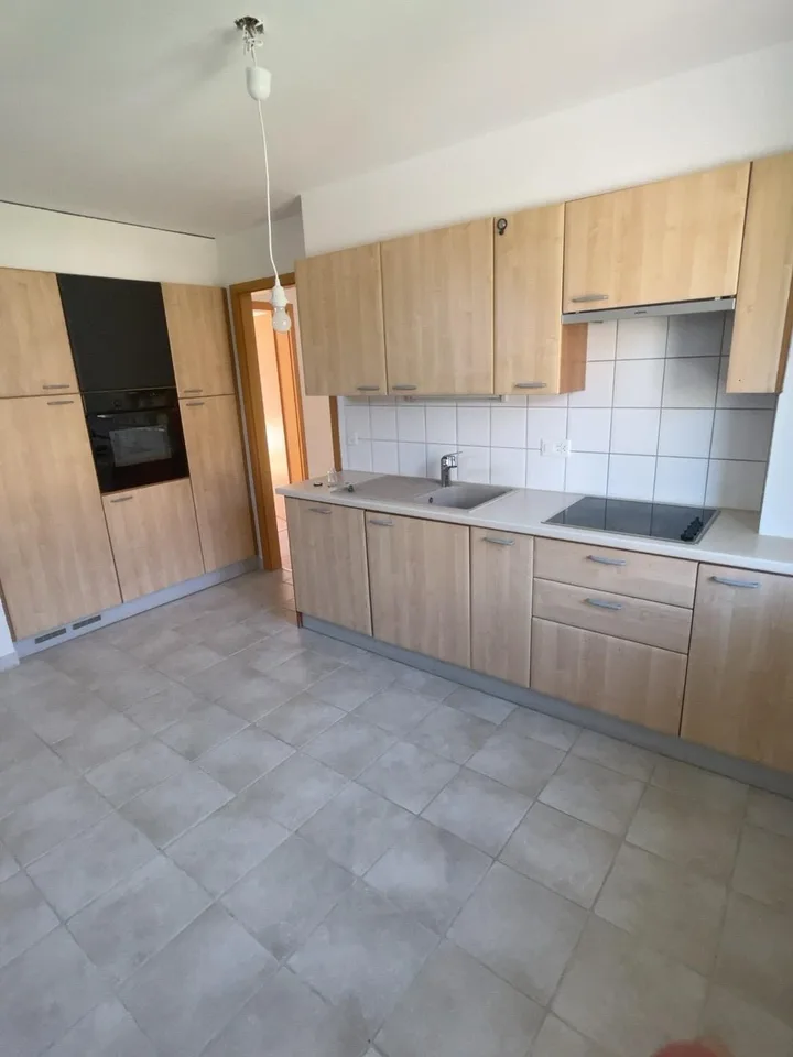 Zu vermieten in Avenches - Charmantes 3.5-Zimmer-Wohnung mit großer Terrasse und Balkon. – Foto 2 von 6