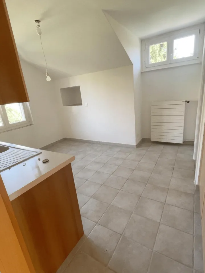 Zu vermieten in Avenches - Charmantes 3.5-Zimmer-Wohnung mit großer Terrasse und Balkon. – Foto 4 von 6