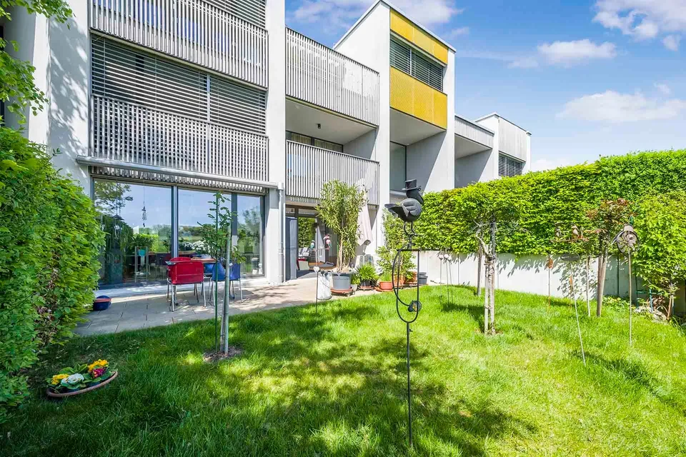 Moderne 4.5-Zimmer-Erdgeschosswohnung mit eigenem Rosengarten – Foto 10 von 14