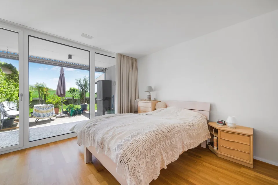 Moderne 4.5-Zimmer-Erdgeschosswohnung mit eigenem Rosengarten – Foto 7 von 14