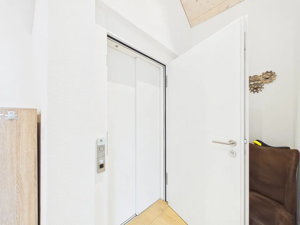 Stylische 3.5-Zimmer-Attikawohnung mit Balkon und direktem Liftzuga... – Foto 11 von 13