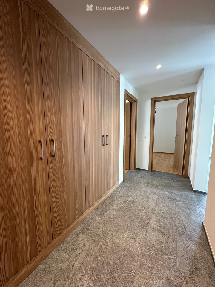 First occupancy 3.5 room apartment S/O with large sunny balcony in Pontresina