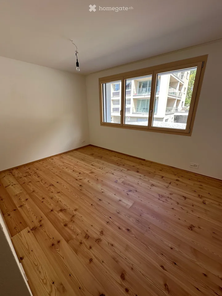 First occupancy 3.5 room apartment S/O with large sunny balcony in Pontresina