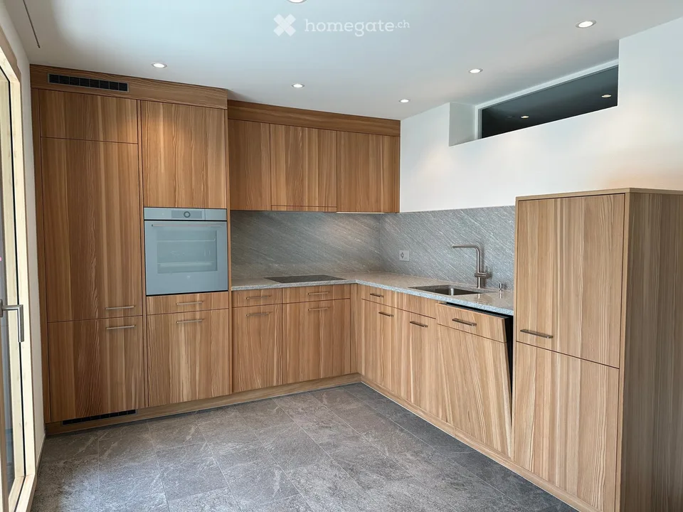 First occupancy 3.5 room apartment S/O with large sunny balcony in Pontresina