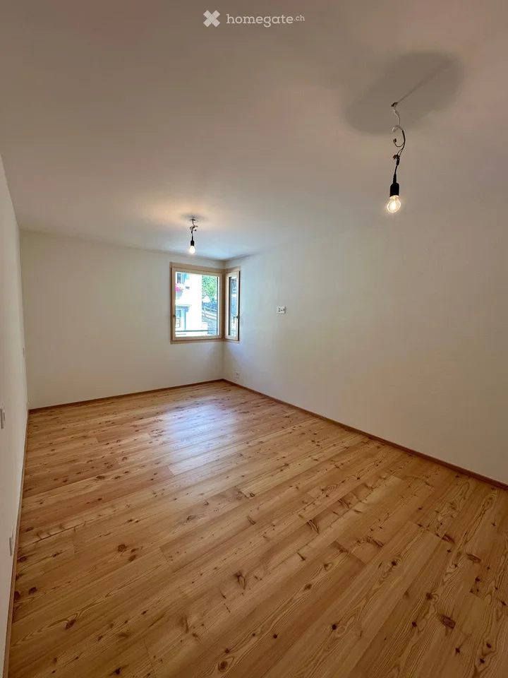 First occupancy 3.5 room apartment S/O with large sunny balcony in Pontresina