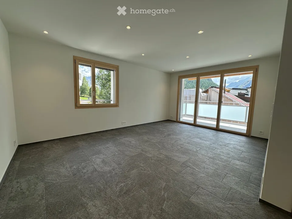 First occupancy 3.5 room apartment S/O with large sunny balcony in Pontresina