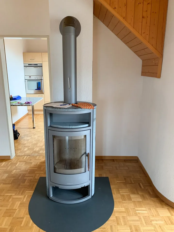Grande appartamento di 4,5 locali mansardato con torre di lavanderia privata e ascensore