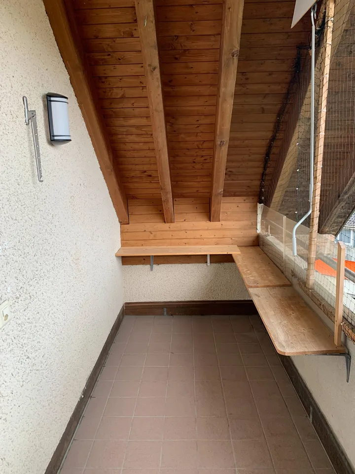 Grande appartamento di 4,5 locali mansardato con torre di lavanderia privata e ascensore