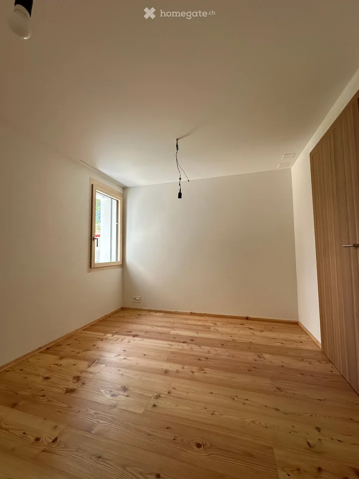 First-time rental 2.5 room apartment S/O with large sunny balcony in Pontresina