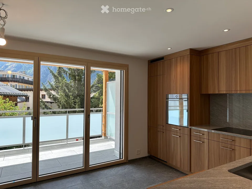 First-time rental 2.5 room apartment S/O with large sunny balcony in Pontresina