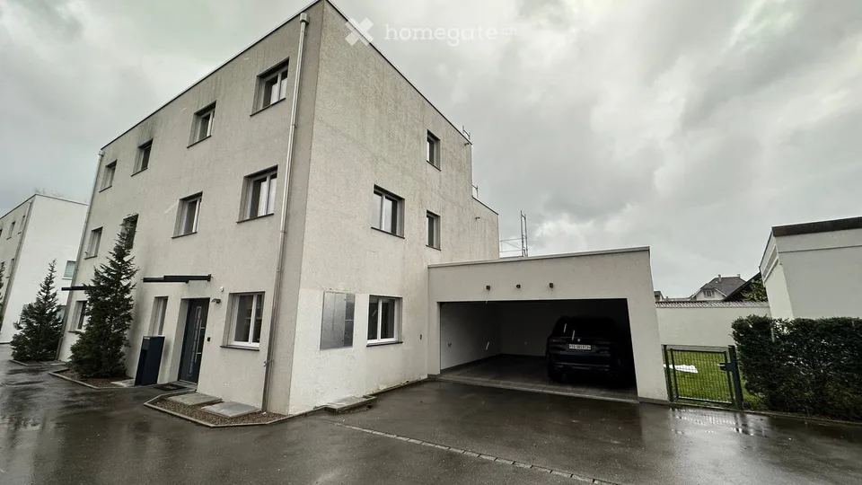 Spacious 6.5-room semi-detached house (half of the house) in Erlen – available from November 2026