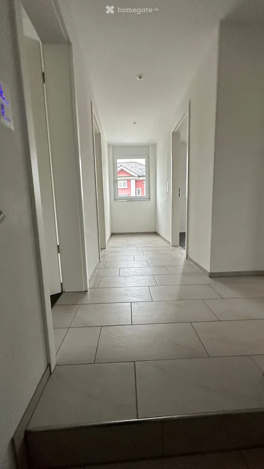 Spacious 6.5-room semi-detached house (half of the house) in Erlen – available from November 2026