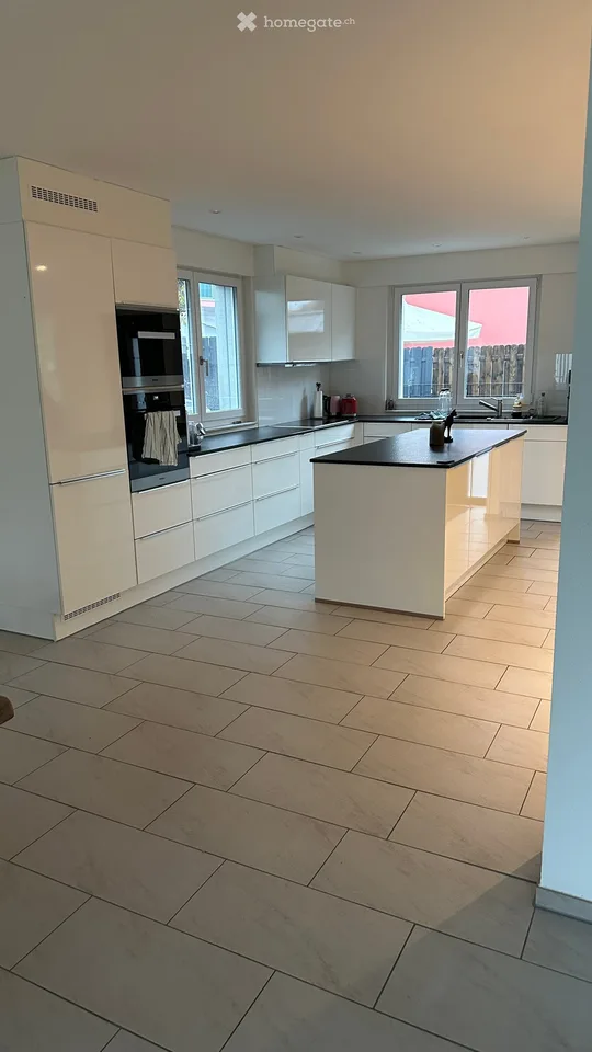 Spacious 6.5-room semi-detached house (half of the house) in Erlen – available from November 2026