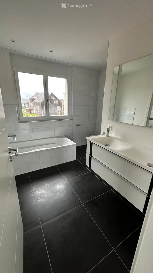 Spacious 6.5-room semi-detached house (half of the house) in Erlen – available from November 2026