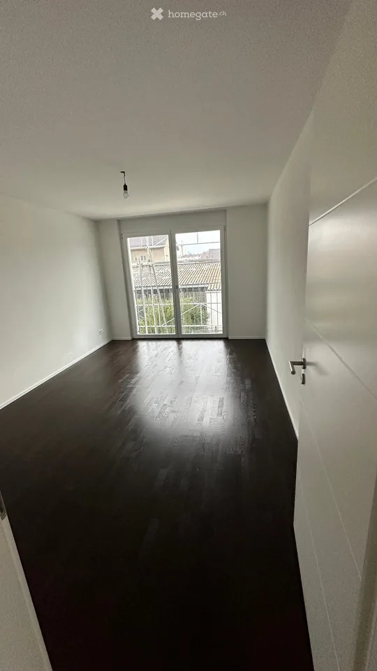 Spacious 6.5-room semi-detached house (half of the house) in Erlen – available from November 2026