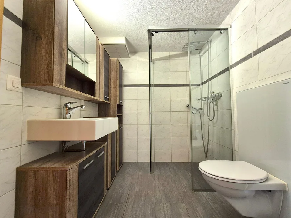 Charming 6.5-room semi-detached house with old building charm in Biglen