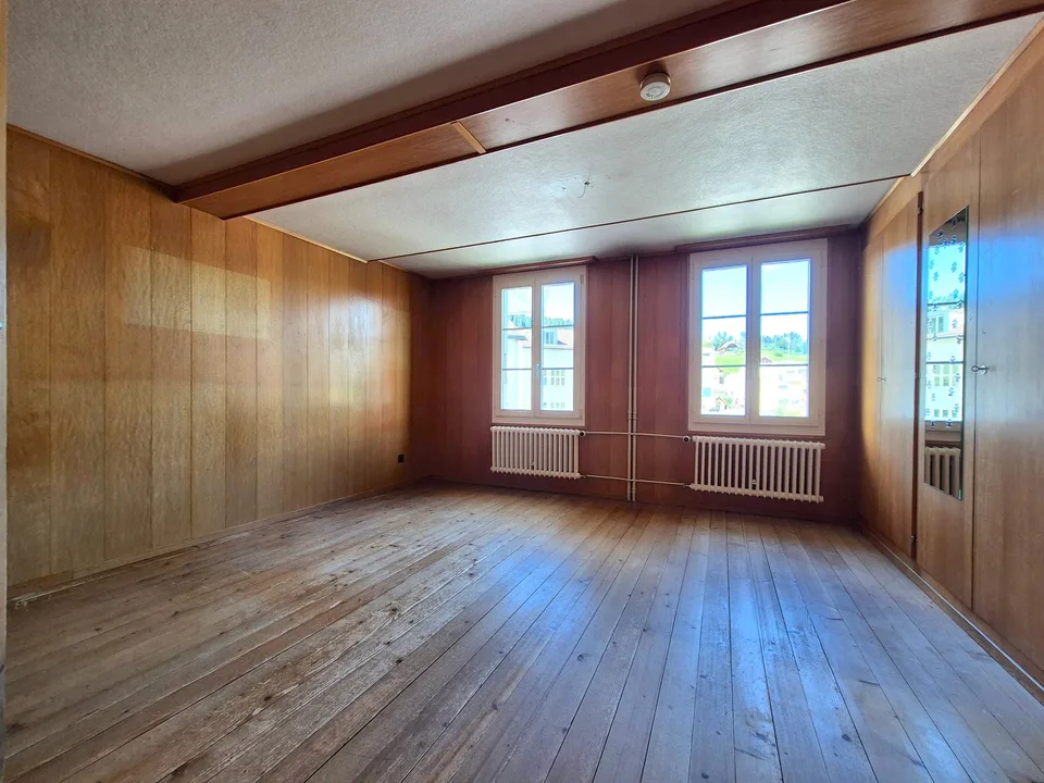 Charming 6.5-room semi-detached house with old building charm in Biglen