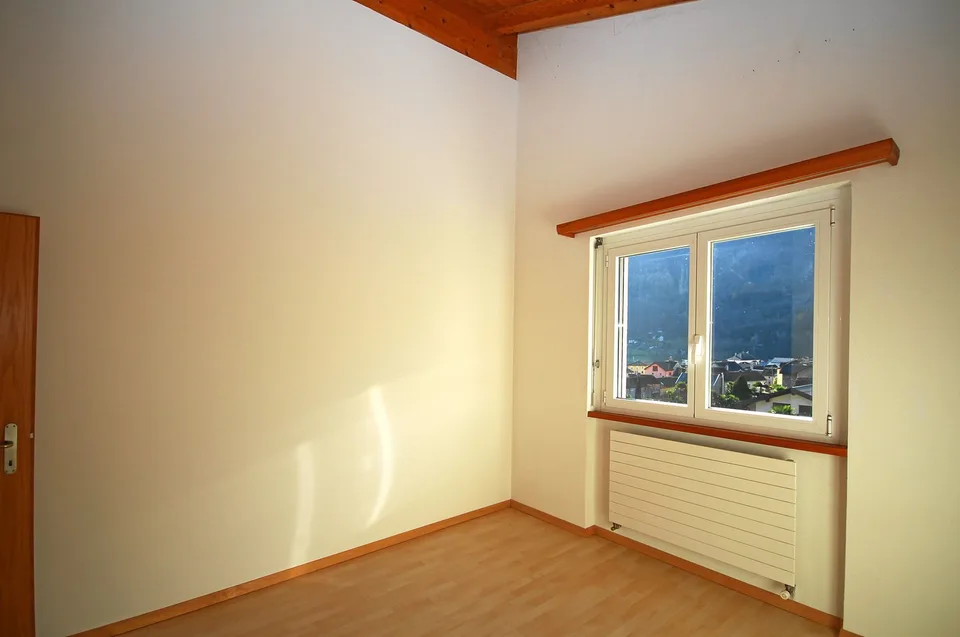 5.5-Zimmer-Maisonette-Eigentumswohnung mit Mansarde und schöner Bergsicht – Foto 12 von 18