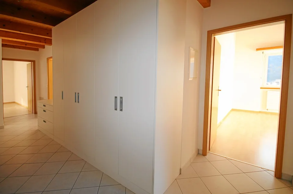 5.5-Zimmer-Maisonette-Eigentumswohnung mit Mansarde und schöner Bergsicht – Foto 10 von 18