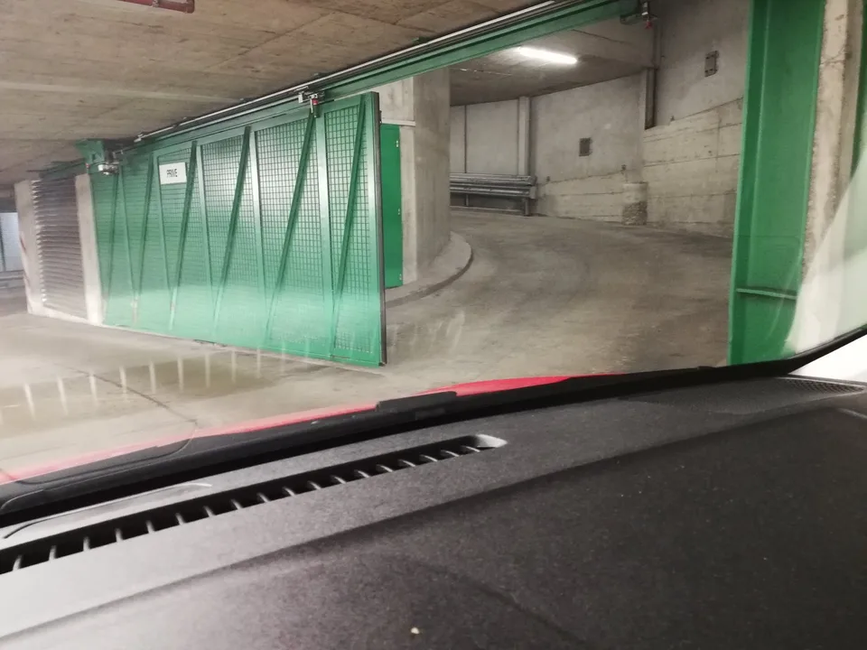Parkplätze Parking des Alpes Ebene 0 – Foto 2 von 5