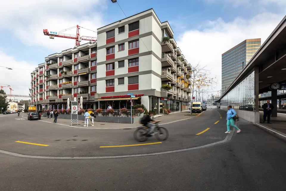 Work directly at Örlikon station – photo 4 of 5