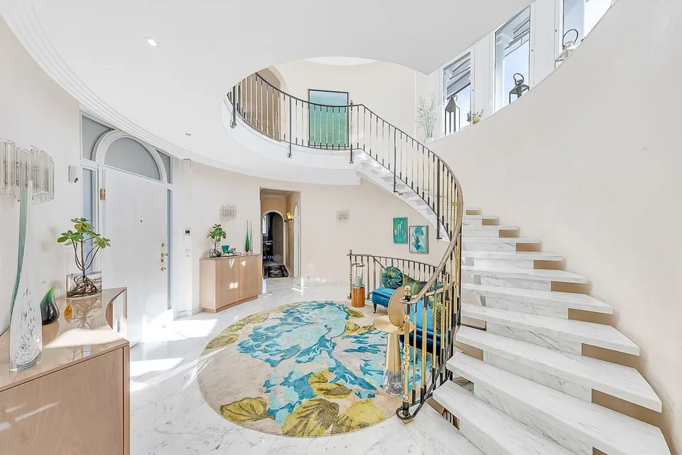 Magnificent detached villa with breathtaking views on the heights of Montreux – photo 10 of 13