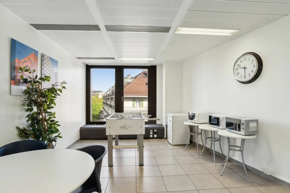 2 Etagen mit 685 m² Wohnflache und Blick auf den See – Foto 11 von 12