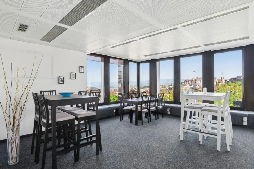 2 Etagen mit 685 m² Wohnflache und Blick auf den See – Foto 10 von 12