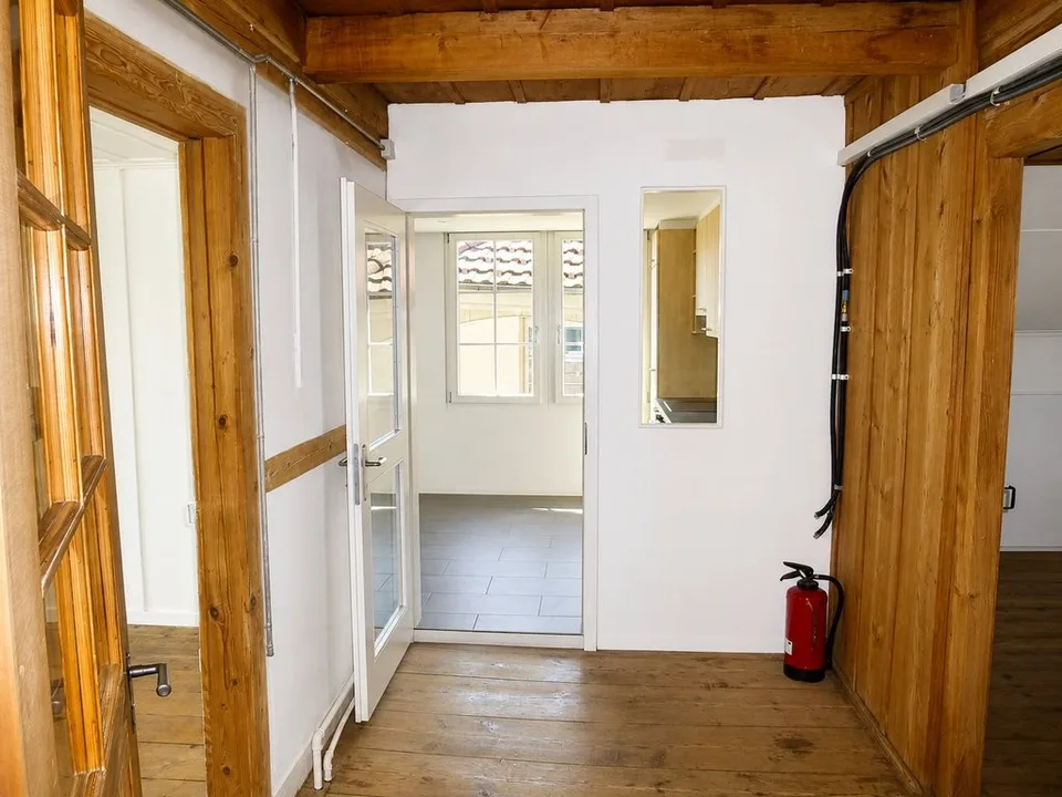 4.0-Zimmer-Dachwohnung mit Charme und eigenem Sitzplatz