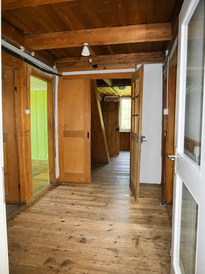 4.0-Zimmer-Dachwohnung mit Charme und eigenem Sitzplatz