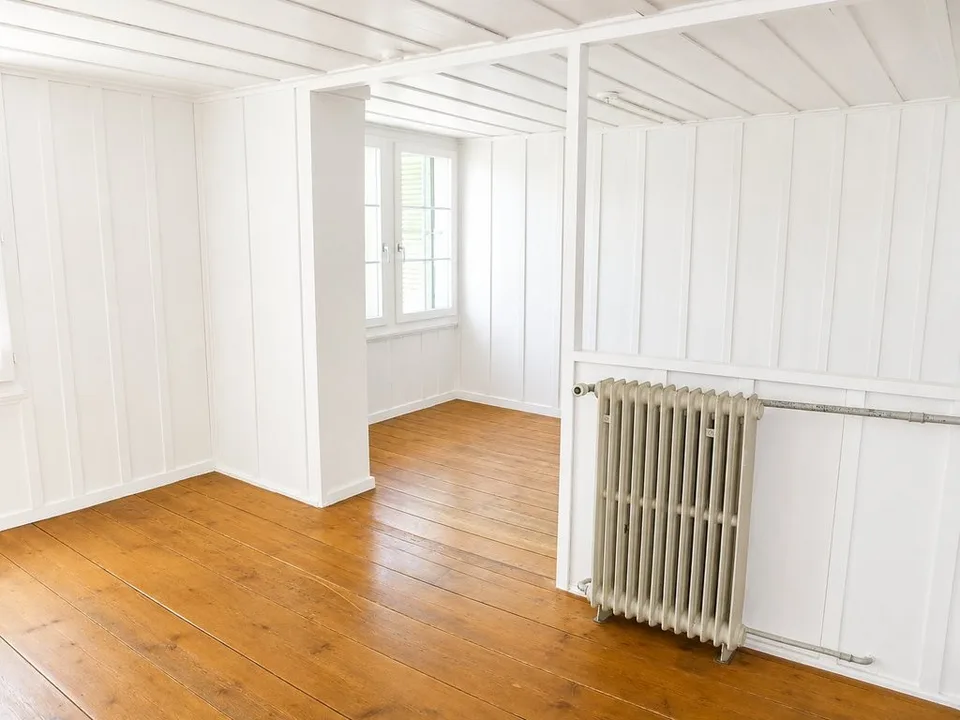 4.0-Zimmer-Dachwohnung mit Charme und eigenem Sitzplatz