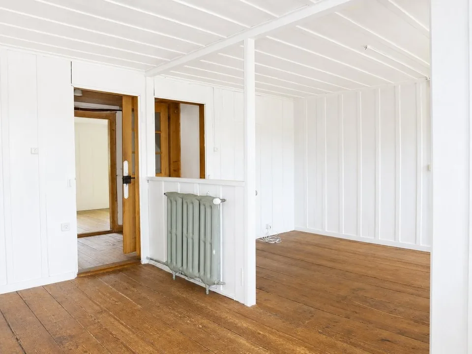 4.0-Zimmer-Dachwohnung mit Charme und eigenem Sitzplatz