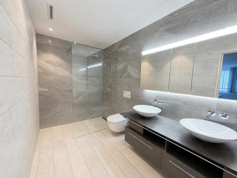 Appartamento 3.5 locali di alta qualità con vista sul lago – vivere con stile e una vista lontana