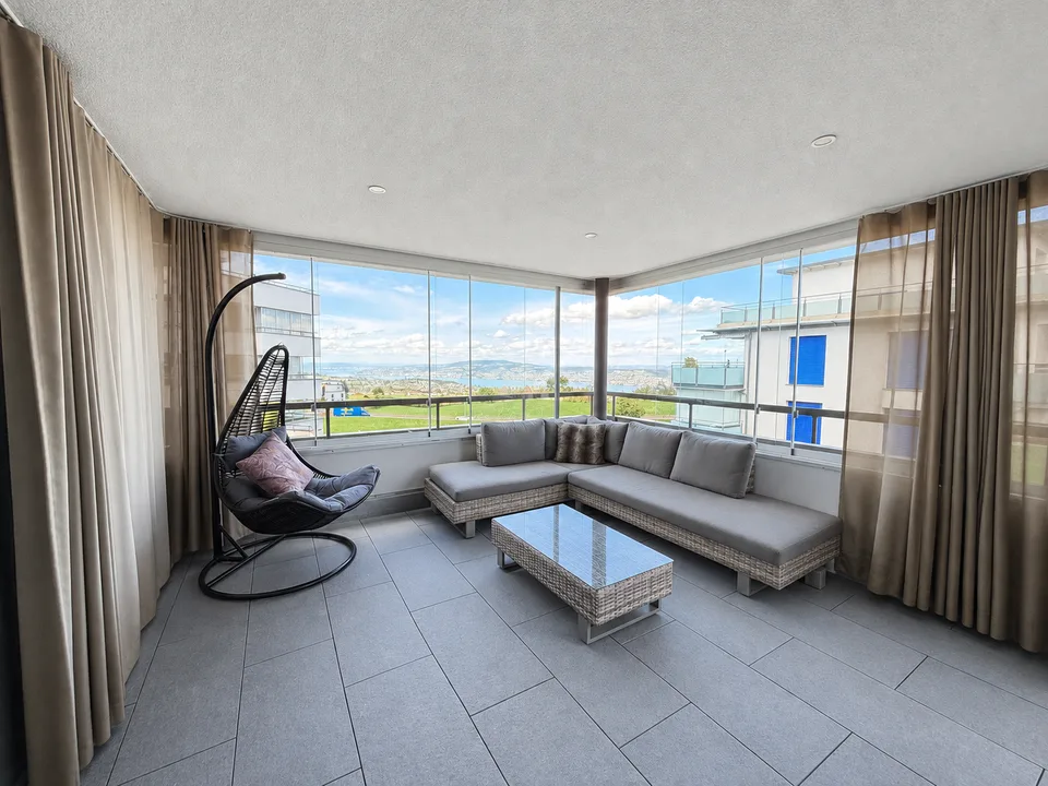 Appartamento 3.5 locali di alta qualità con vista sul lago – vivere con stile e una vista lontana
